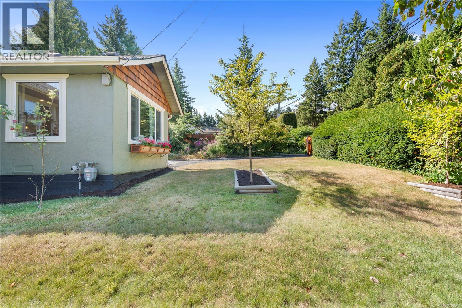 572 Berwick Rd, Qualicum Beach