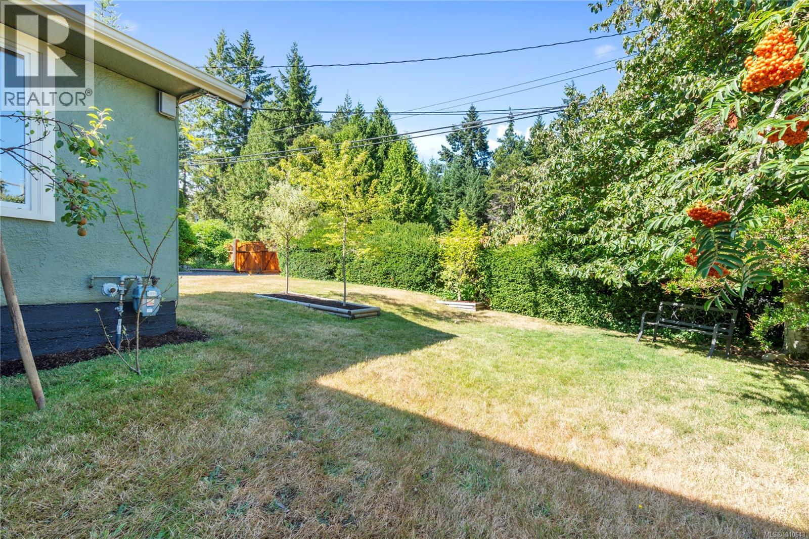 572 Berwick Rd, Qualicum Beach