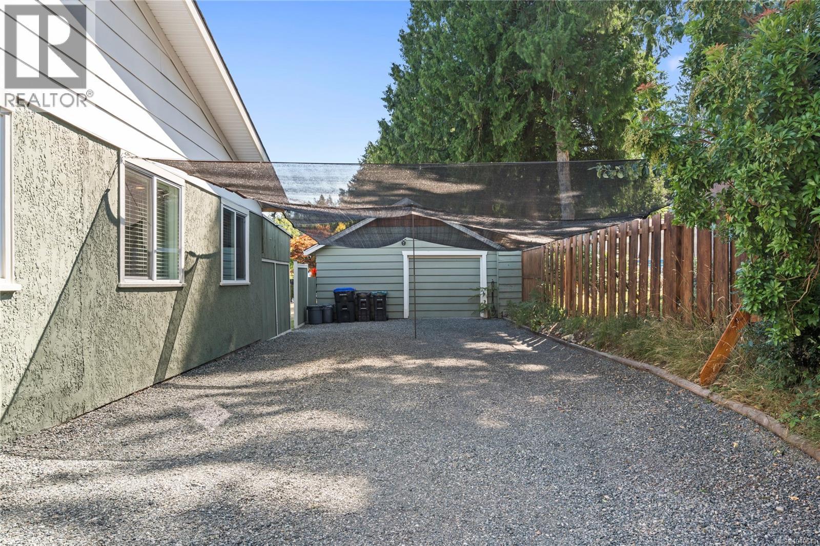 572 Berwick Rd, Qualicum Beach