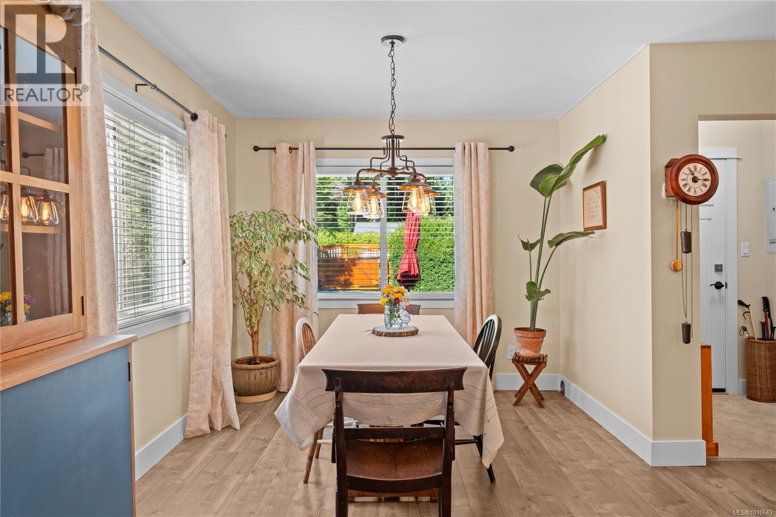 572 Berwick Rd, Qualicum Beach