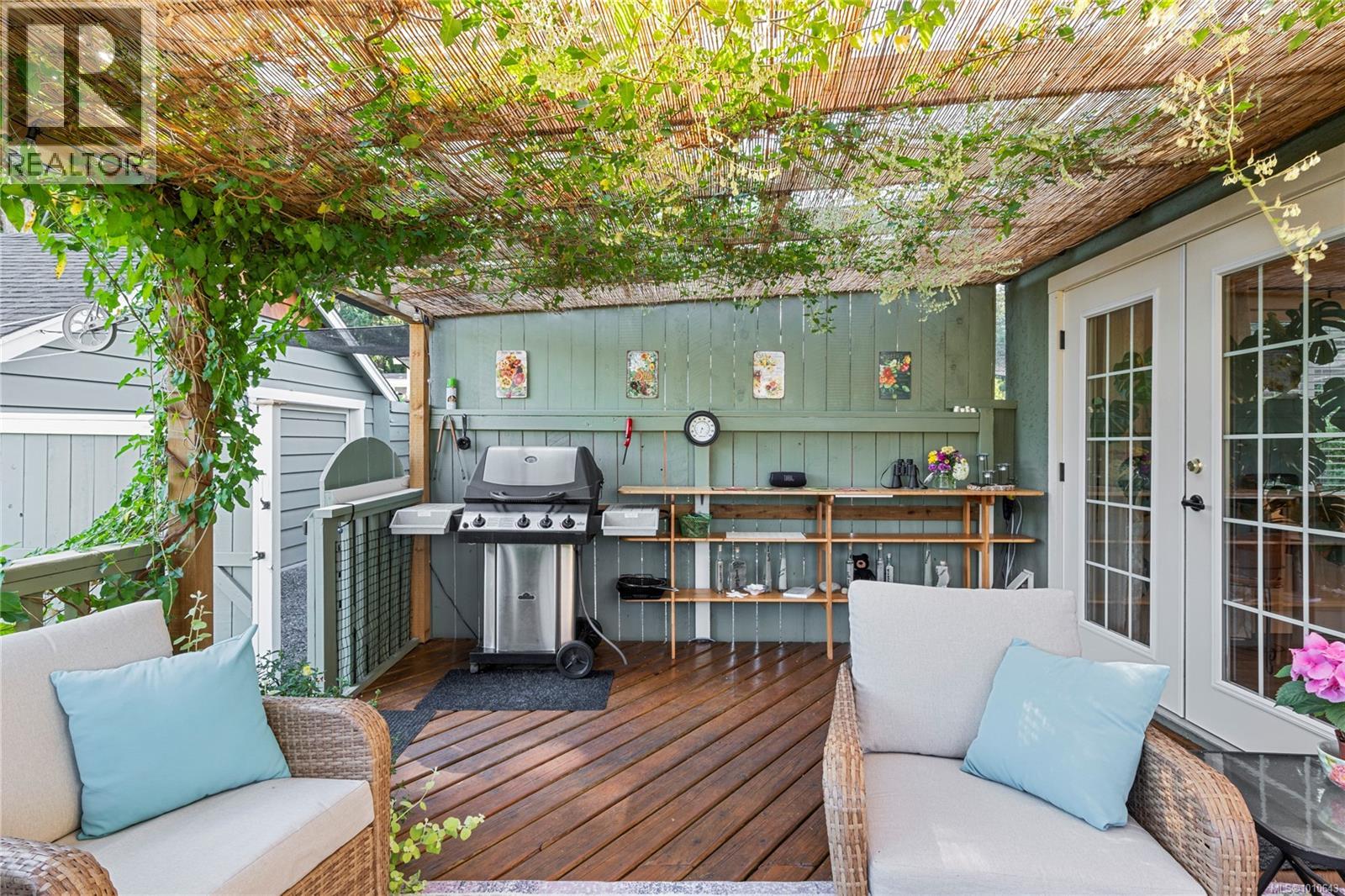 572 Berwick Rd, Qualicum Beach