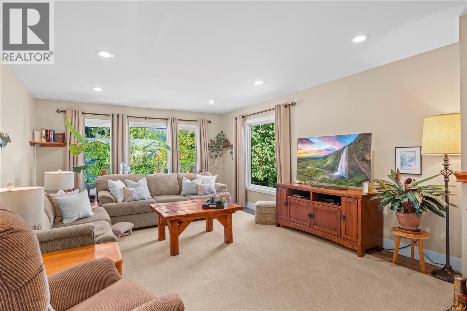 572 Berwick Rd, Qualicum Beach