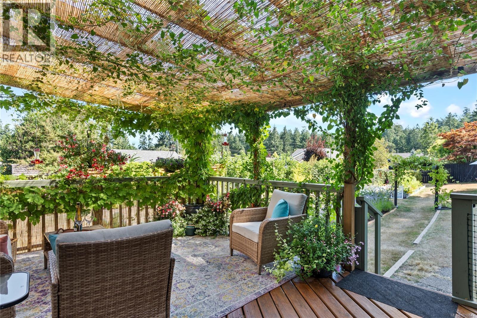 572 Berwick Rd, Qualicum Beach