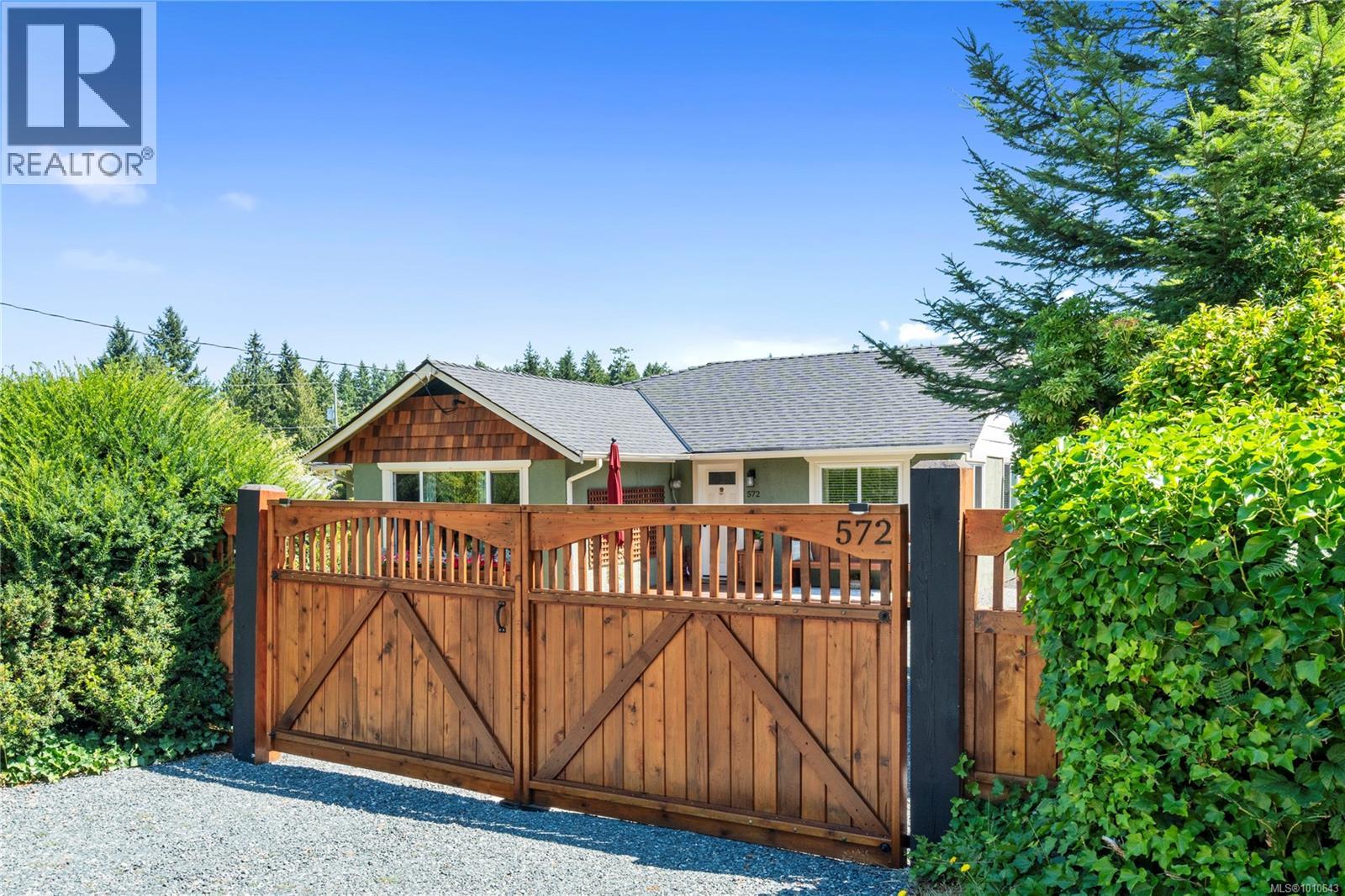 572 Berwick Rd, Qualicum Beach