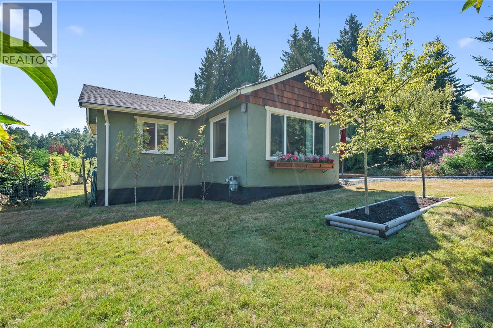 572 Berwick Rd, Qualicum Beach