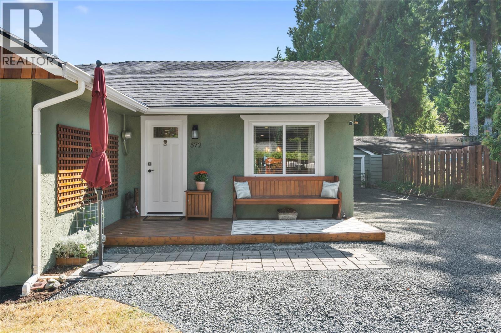 572 Berwick Rd, Qualicum Beach