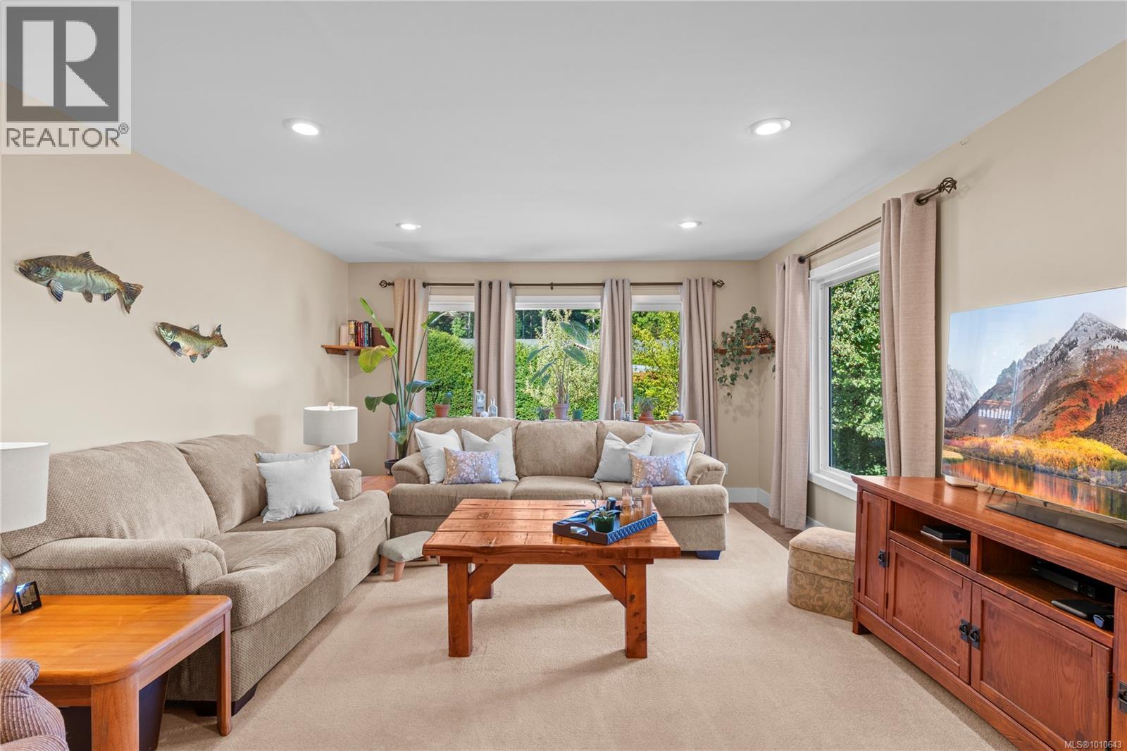572 Berwick Rd, Qualicum Beach
