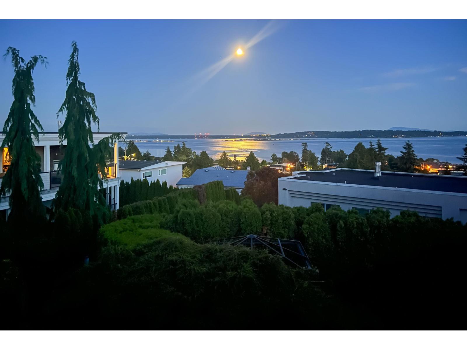 15662 SEMIAHMOO AVENUE, White Rock