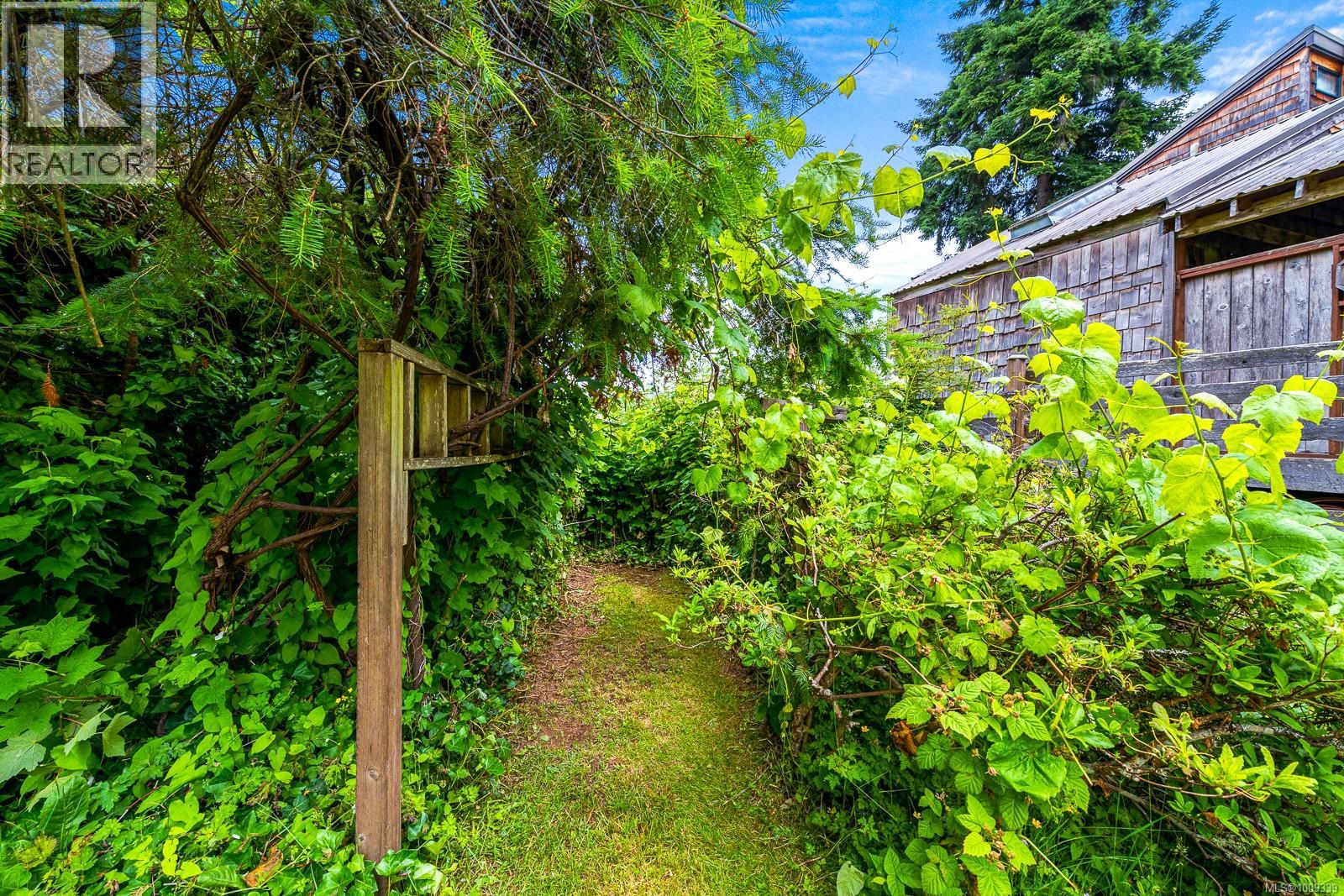 3508 Island Hwy S, Courtenay