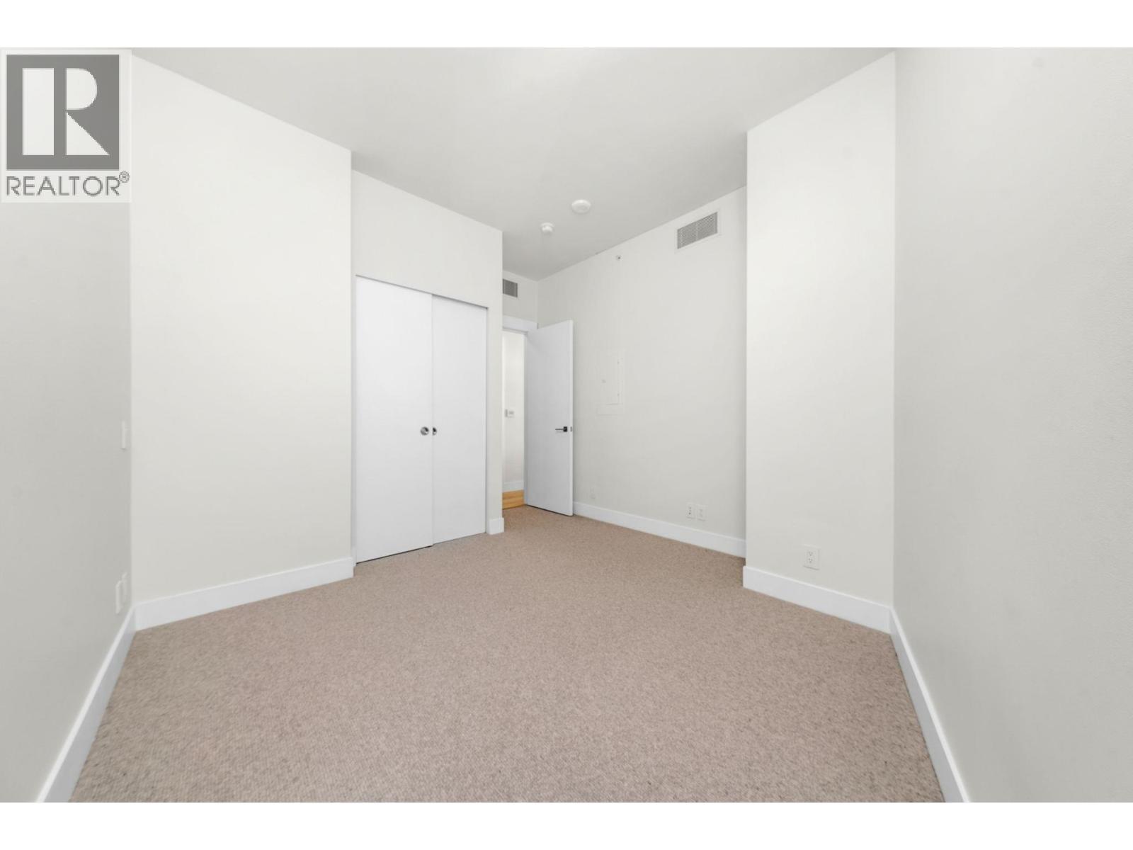404 6699 NELSON AVENUE, West Vancouver