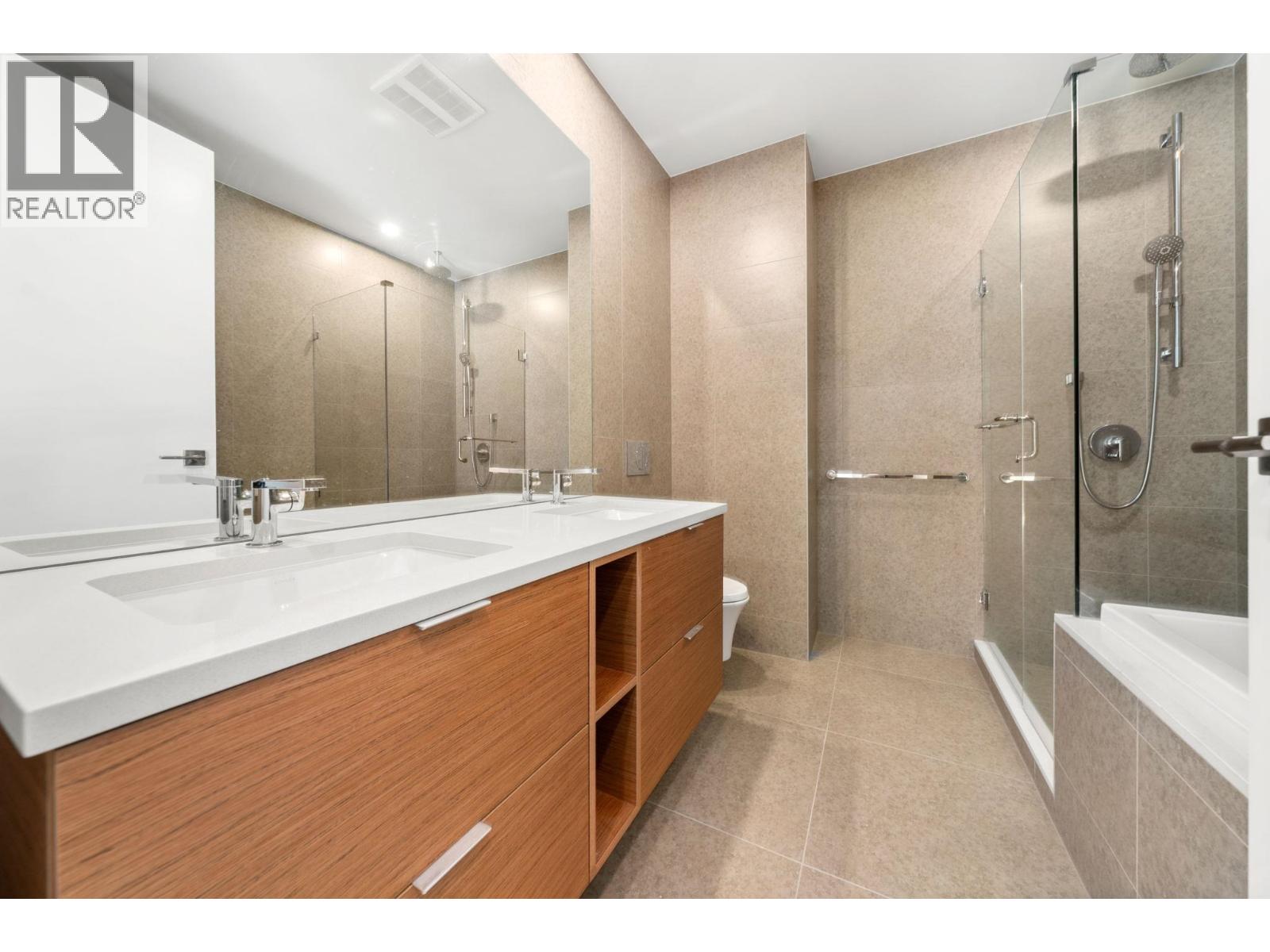 404 6699 NELSON AVENUE, West Vancouver