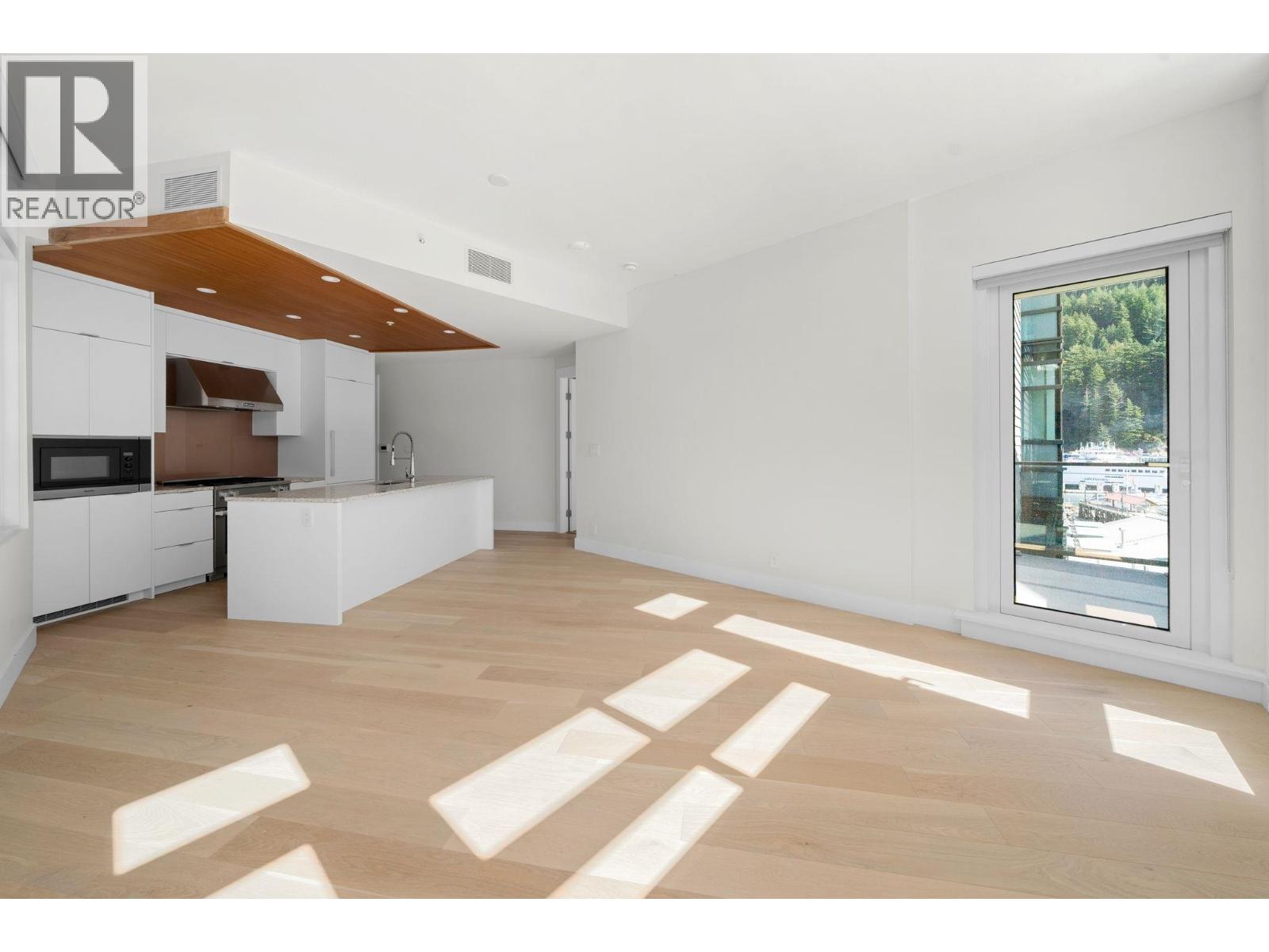 404 6699 NELSON AVENUE, West Vancouver