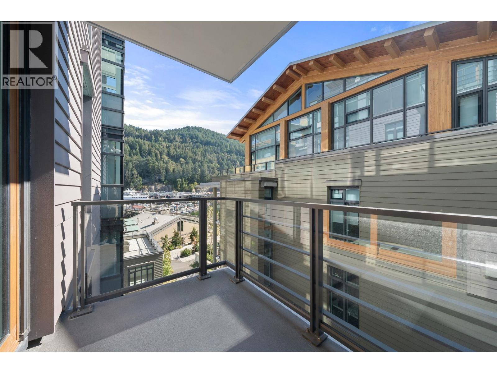 404 6699 NELSON AVENUE, West Vancouver