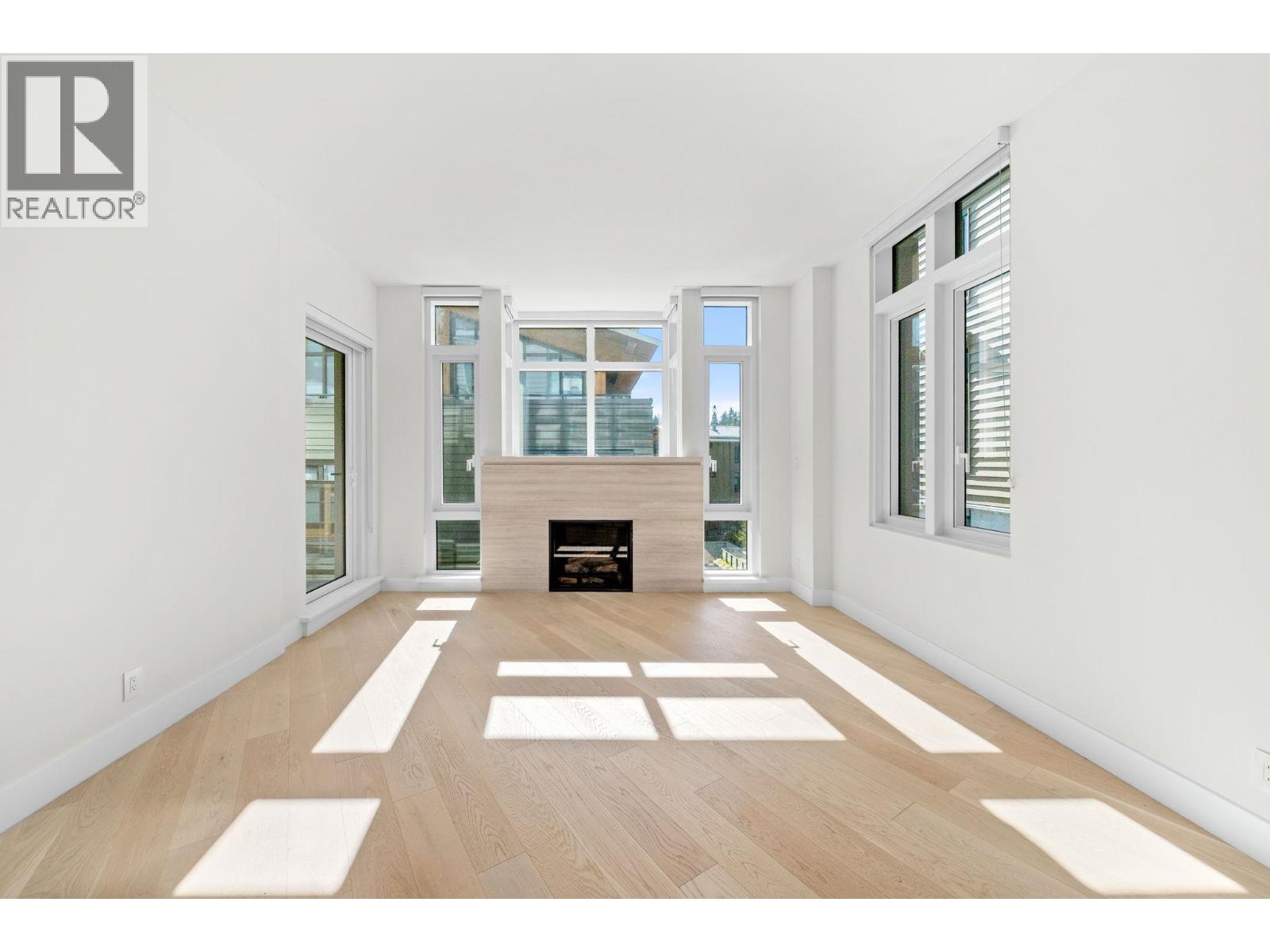 404 6699 NELSON AVENUE, West Vancouver