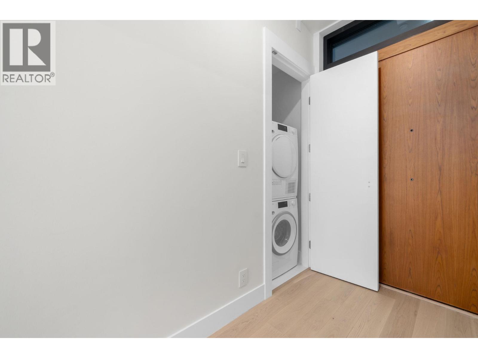404 6699 NELSON AVENUE, West Vancouver