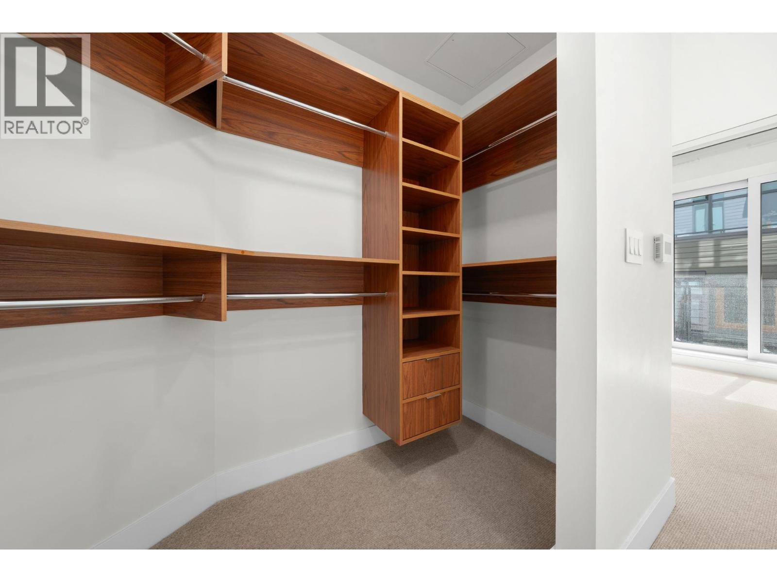 404 6699 NELSON AVENUE, West Vancouver