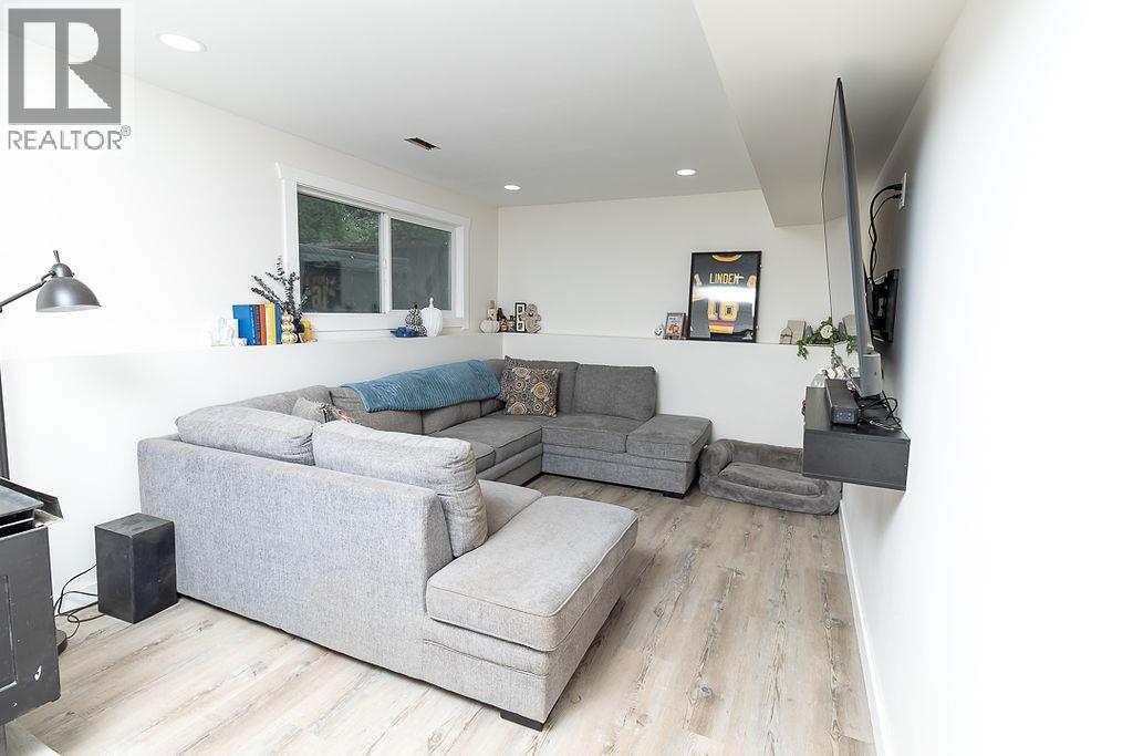 4927 PARK Avenue, Terrace