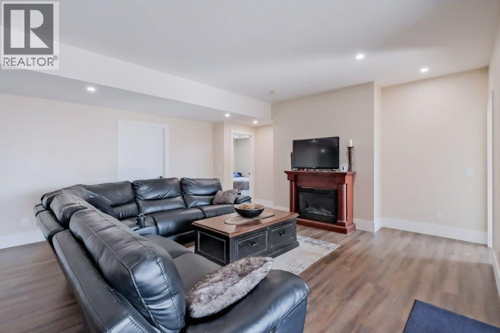 7839 Falcon Ridge Crescent - 24
