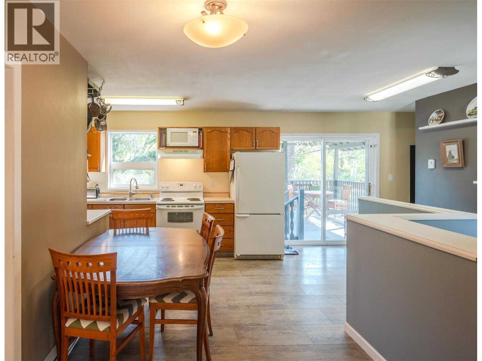 5747 Sawmill Road, Oliver
