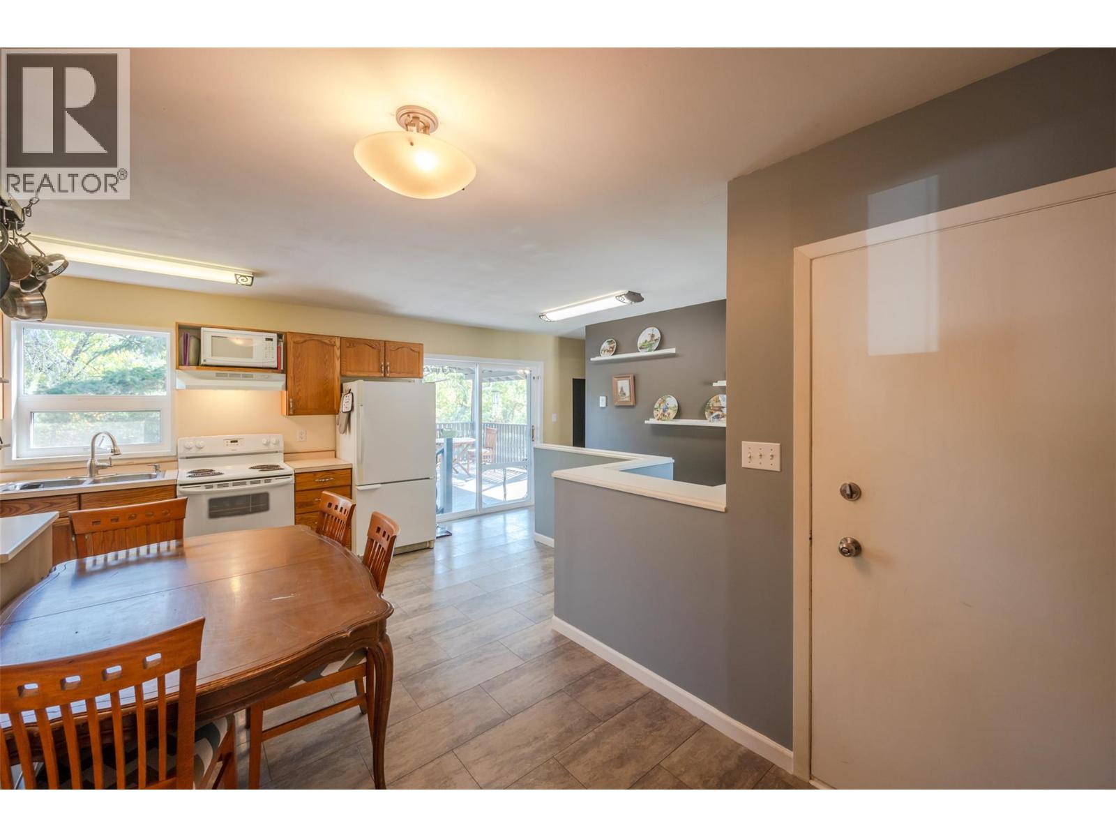 5747 Sawmill Road, Oliver