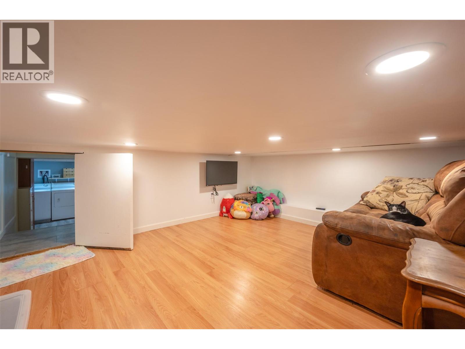 5747 Sawmill Road, Oliver