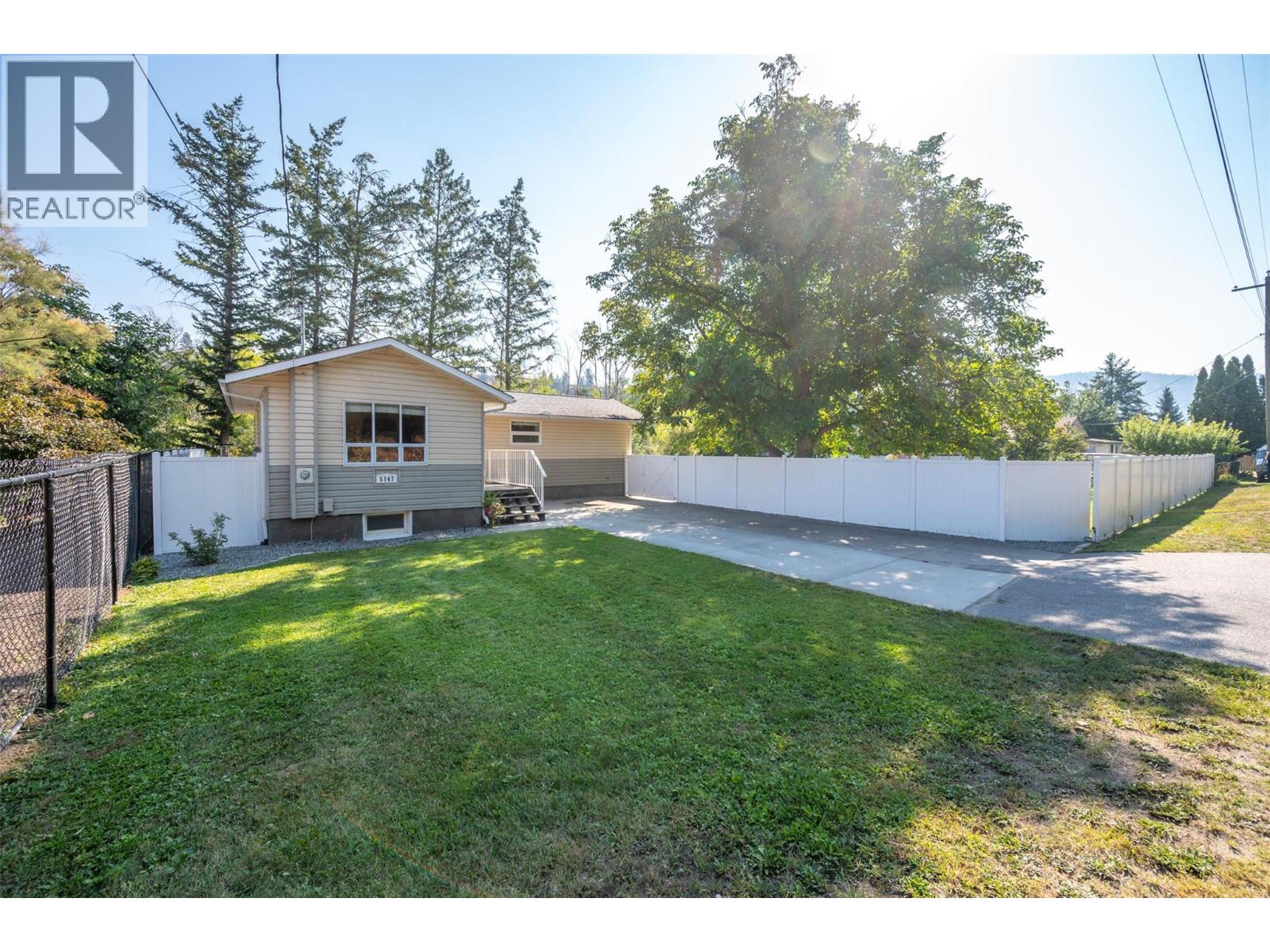5747 Sawmill Road, Oliver