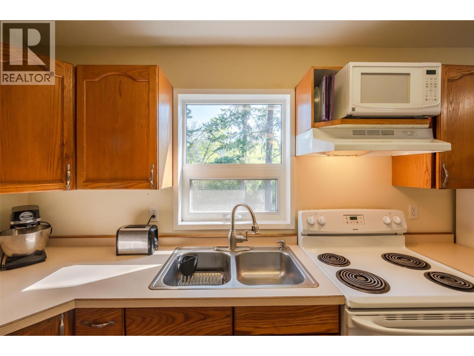 5747 Sawmill Road, Oliver