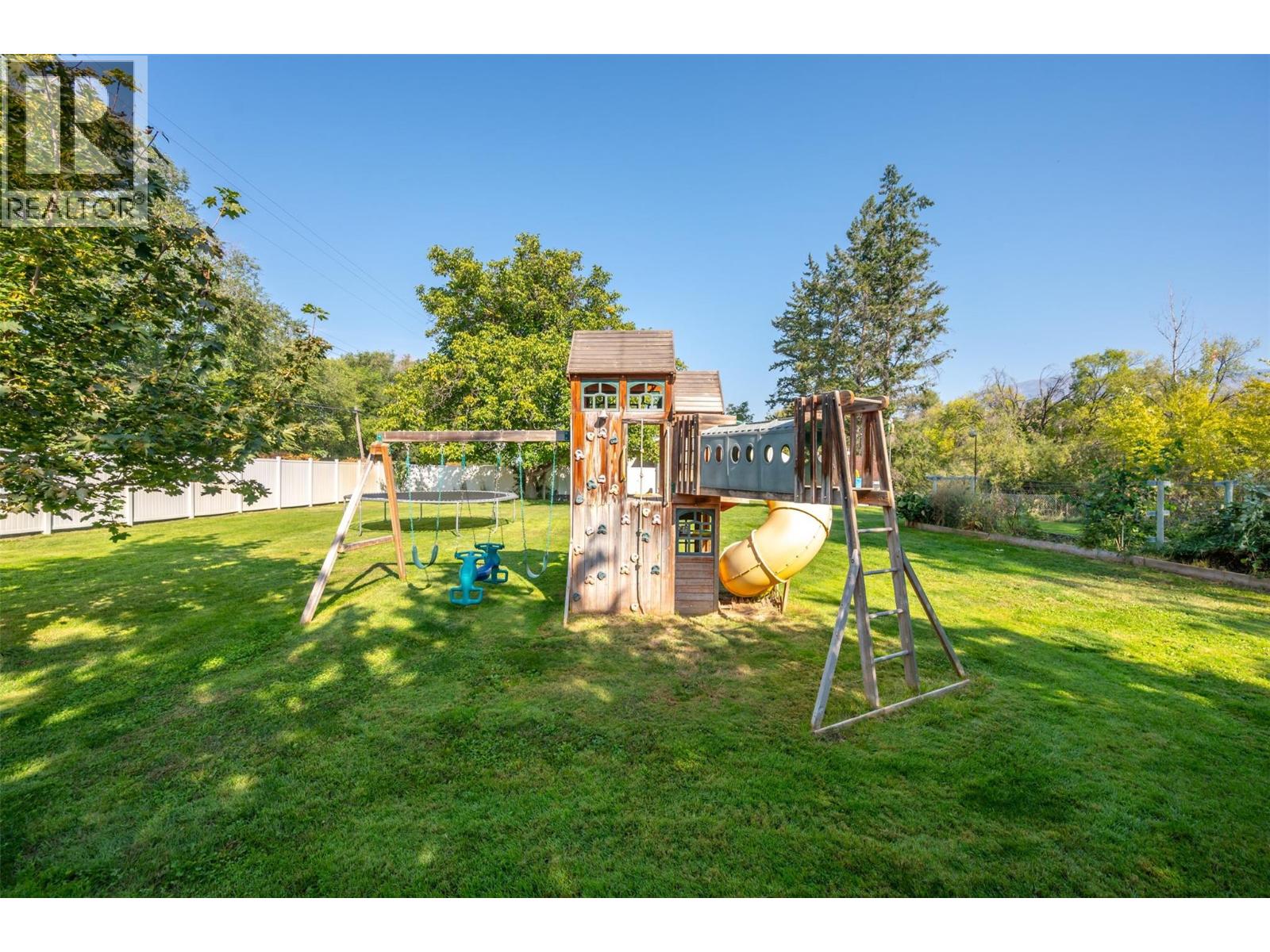 5747 Sawmill Road, Oliver