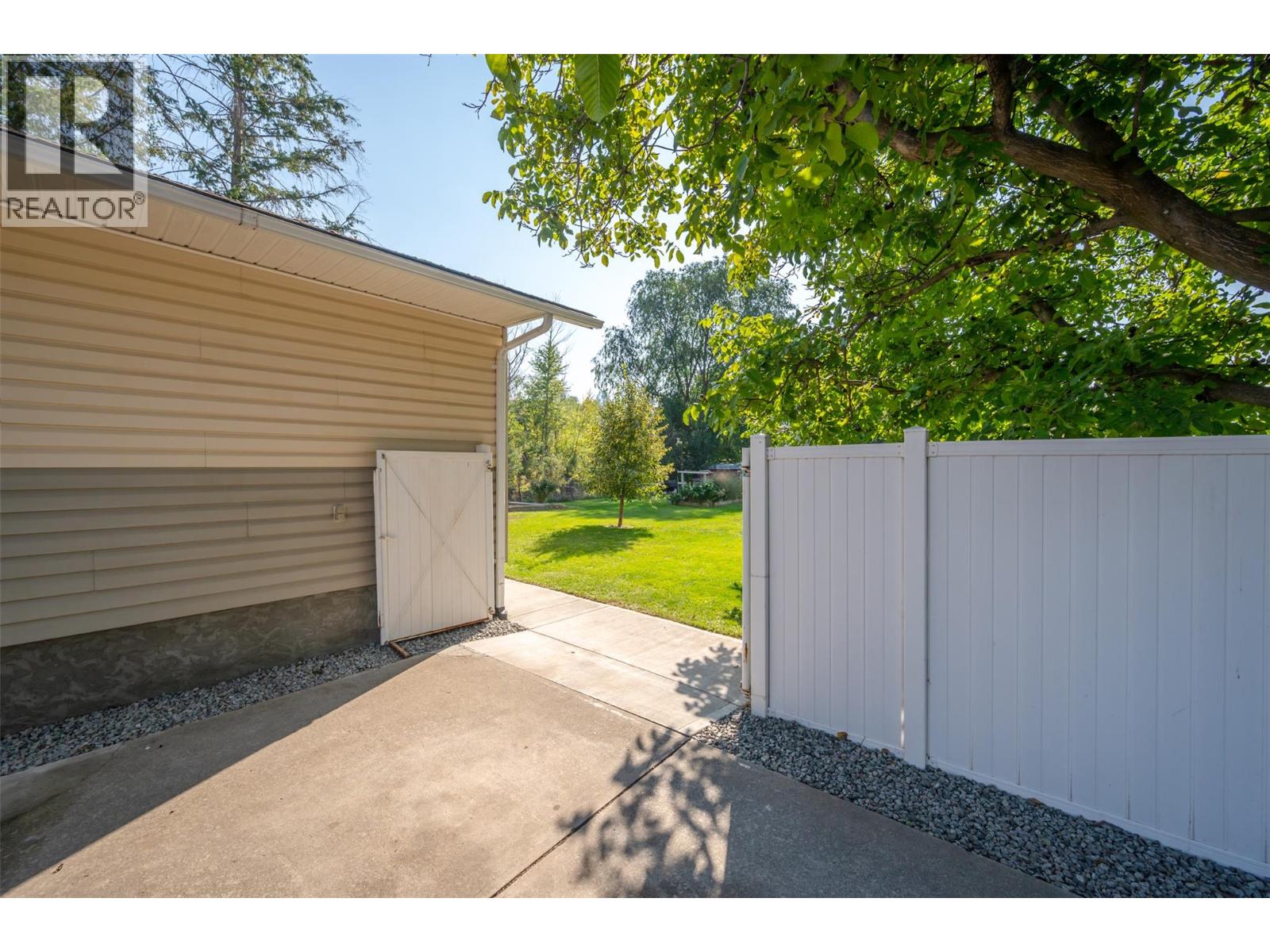 5747 Sawmill Road, Oliver