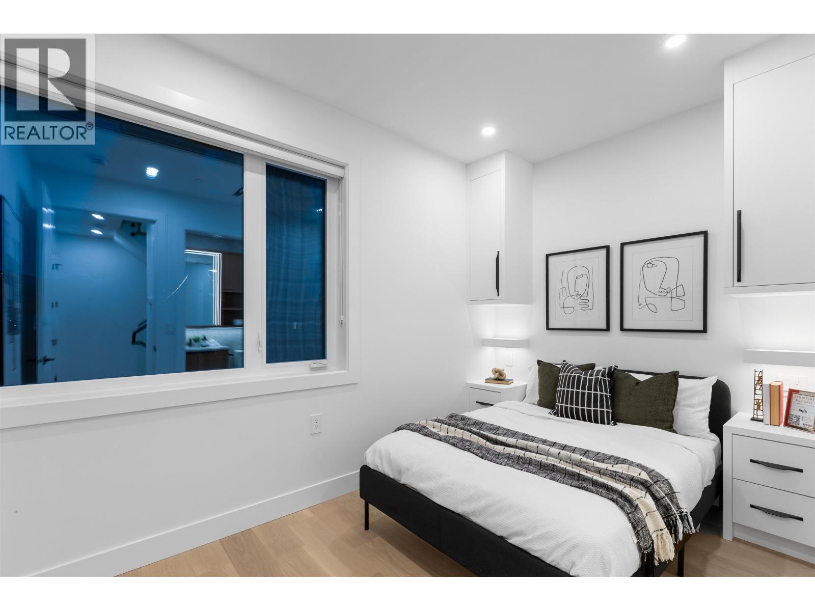 2 2435 NAPIER STREET, Vancouver