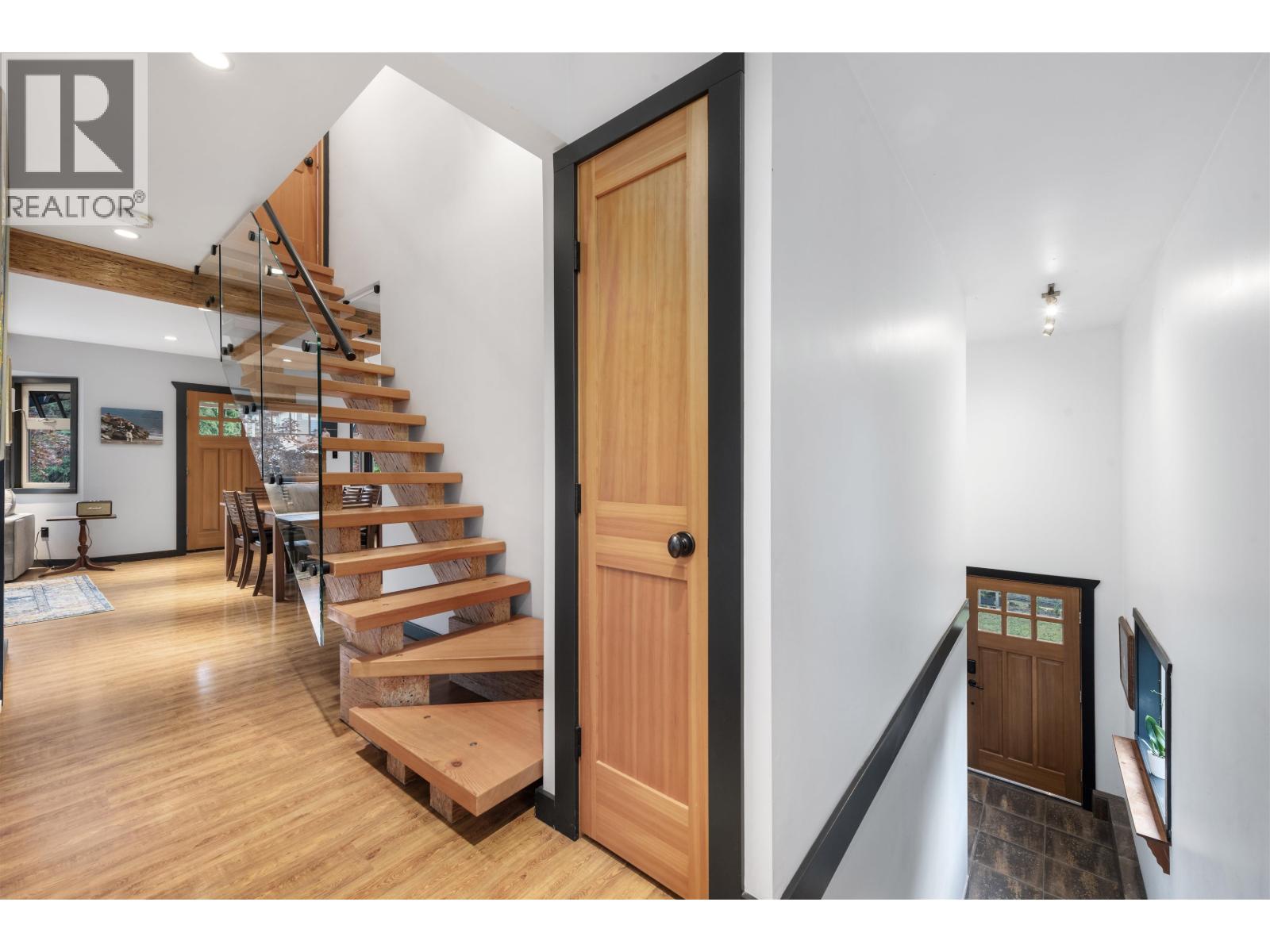 41540 COTTONWOOD ROAD, Squamish