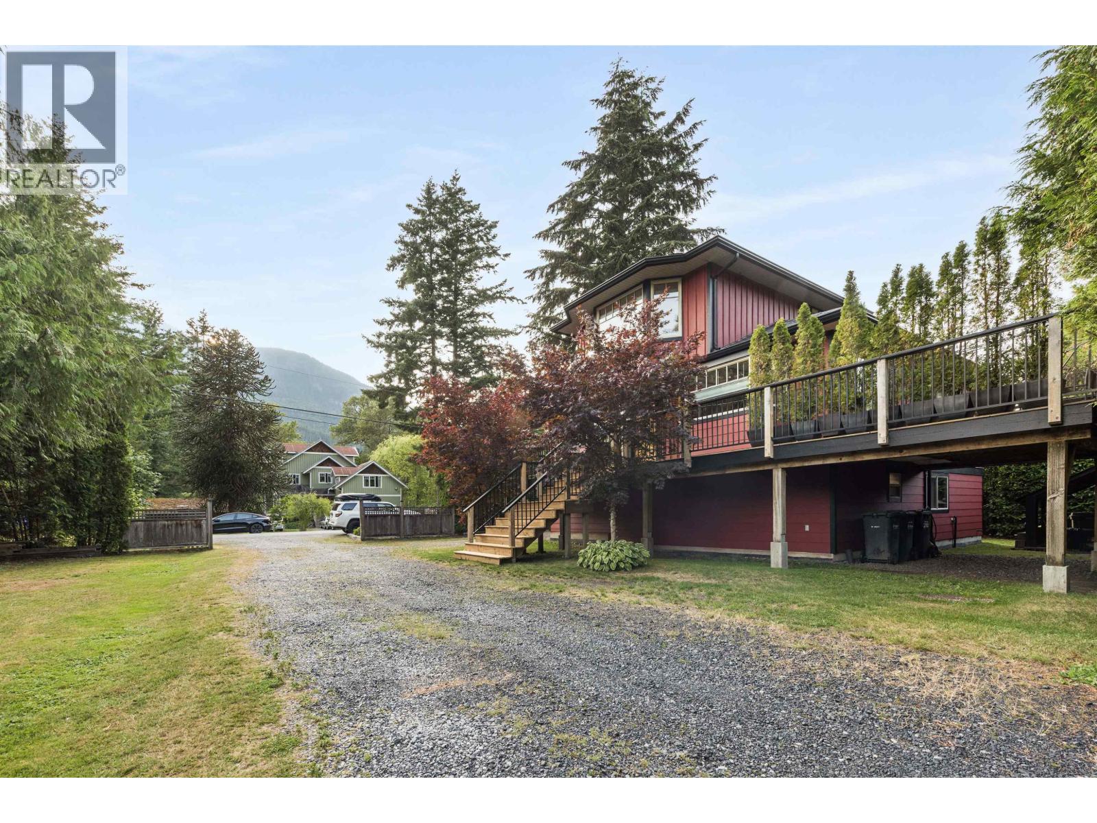 41540 COTTONWOOD ROAD, Squamish