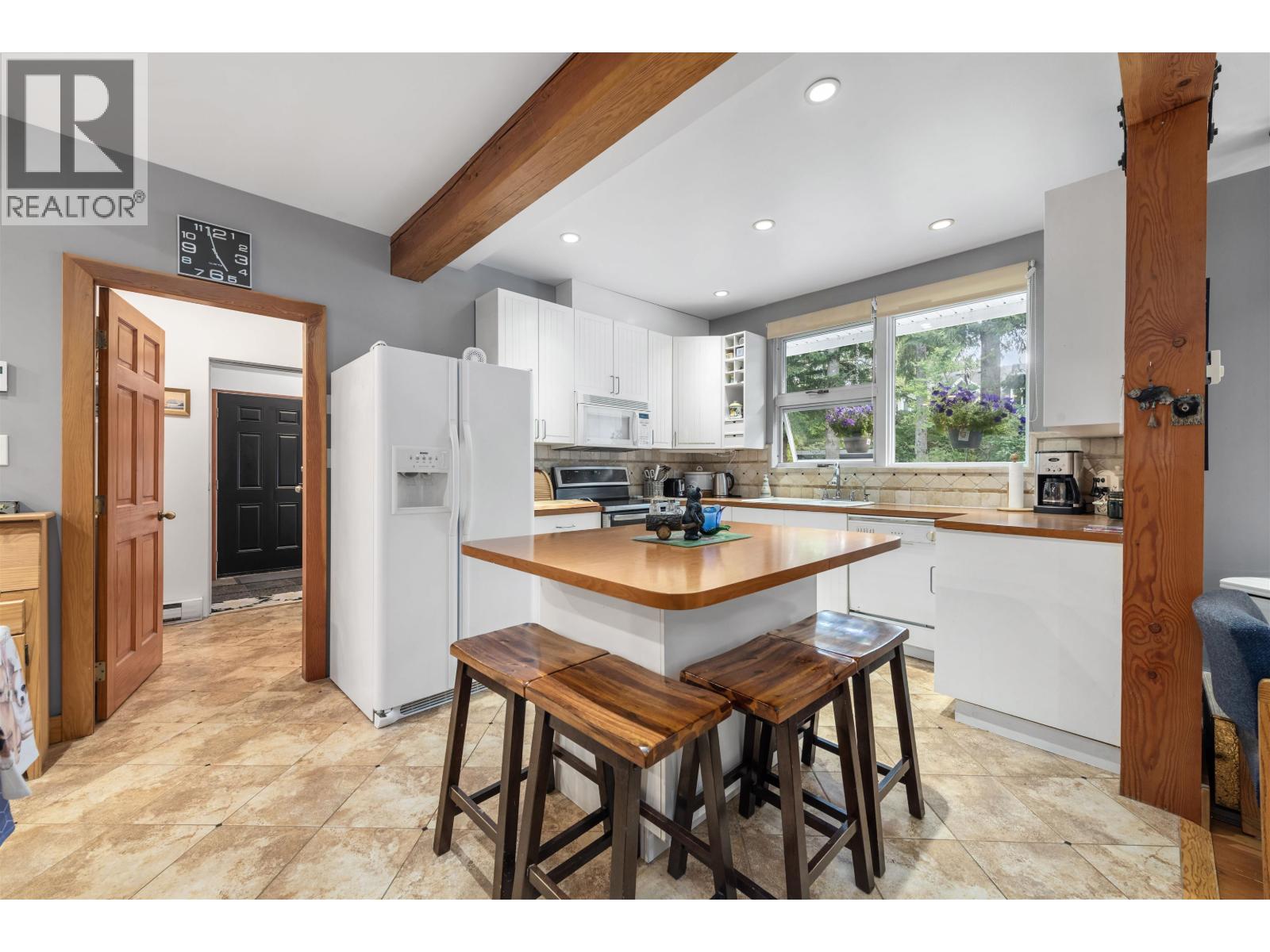 41540 COTTONWOOD ROAD, Squamish