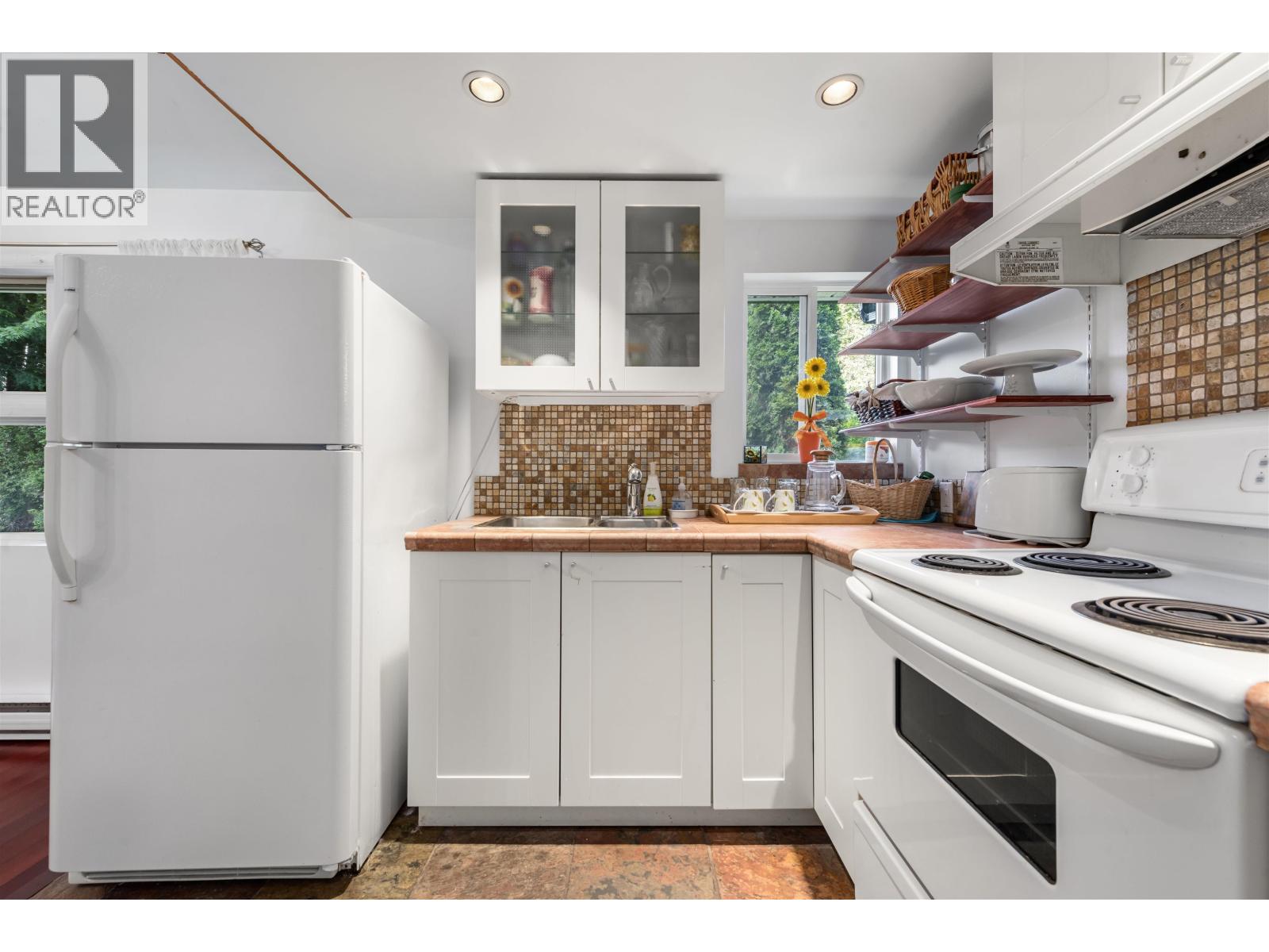 41540 COTTONWOOD ROAD, Squamish