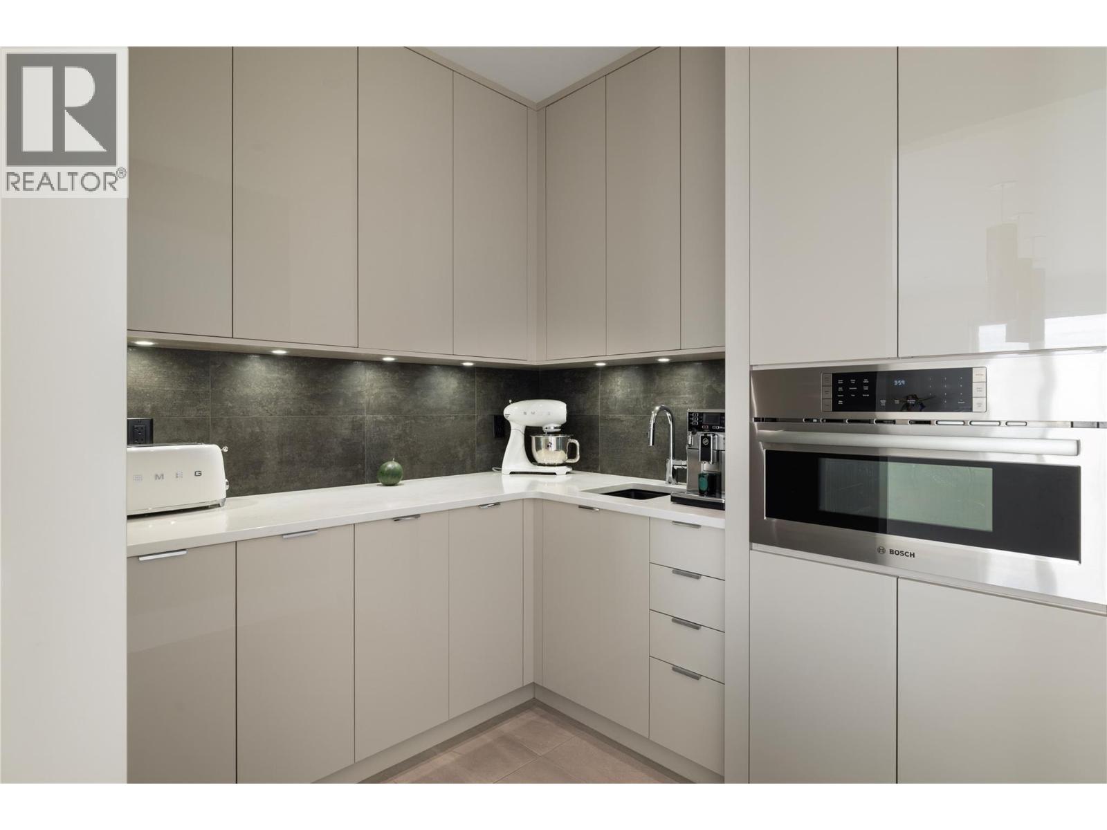  3301 Vineyard View Drive, West Kelowna