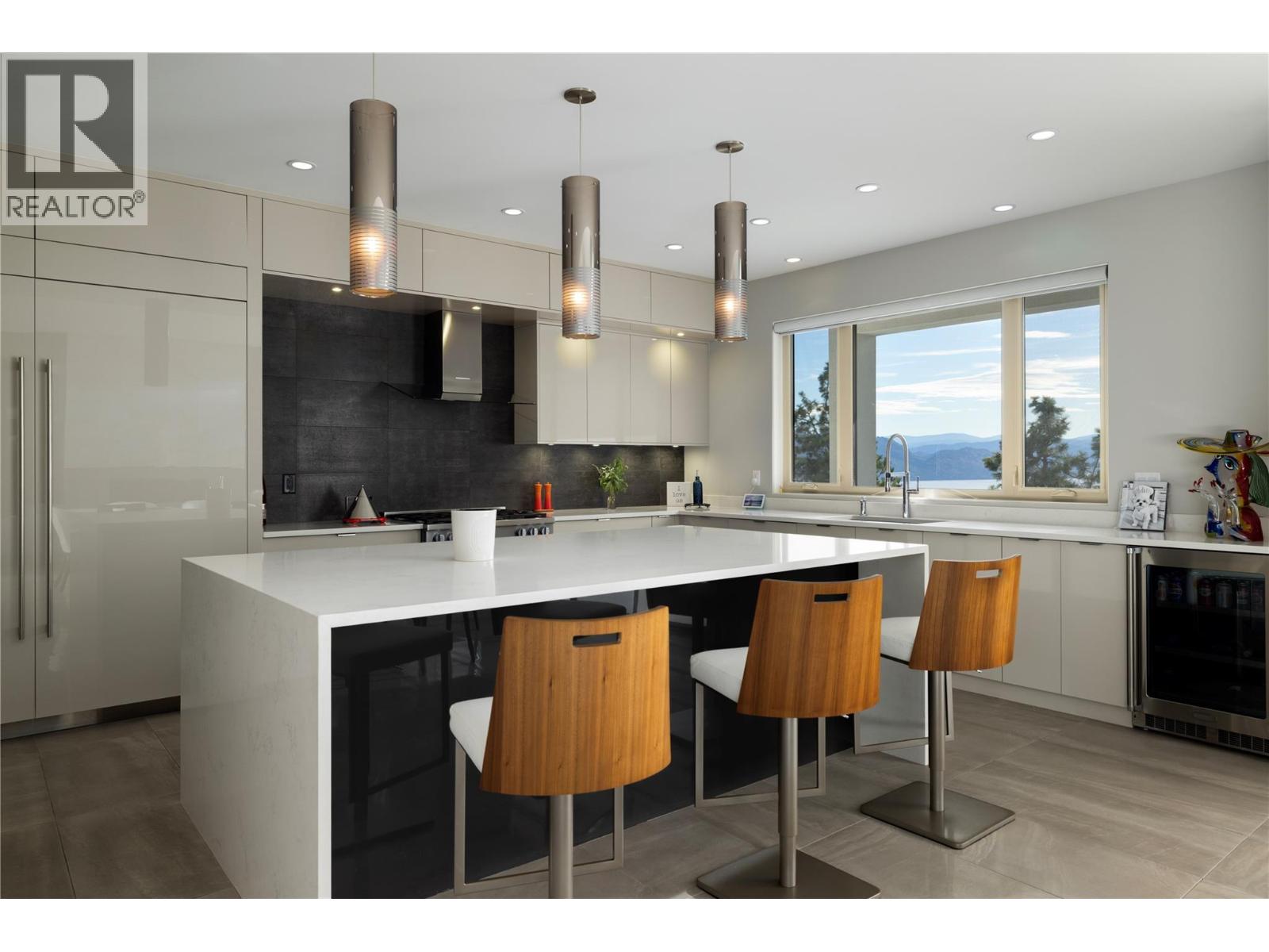 3301 Vineyard View Drive, West Kelowna