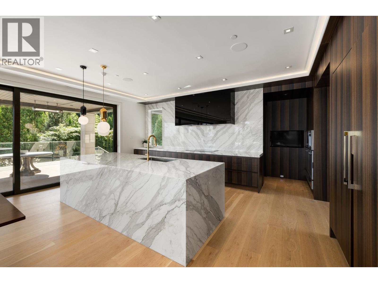 1050 KING GEORGES WAY, West Vancouver