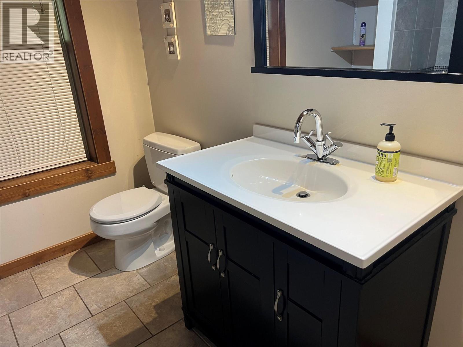 147 WEST LAKE Drive, Christina Lake