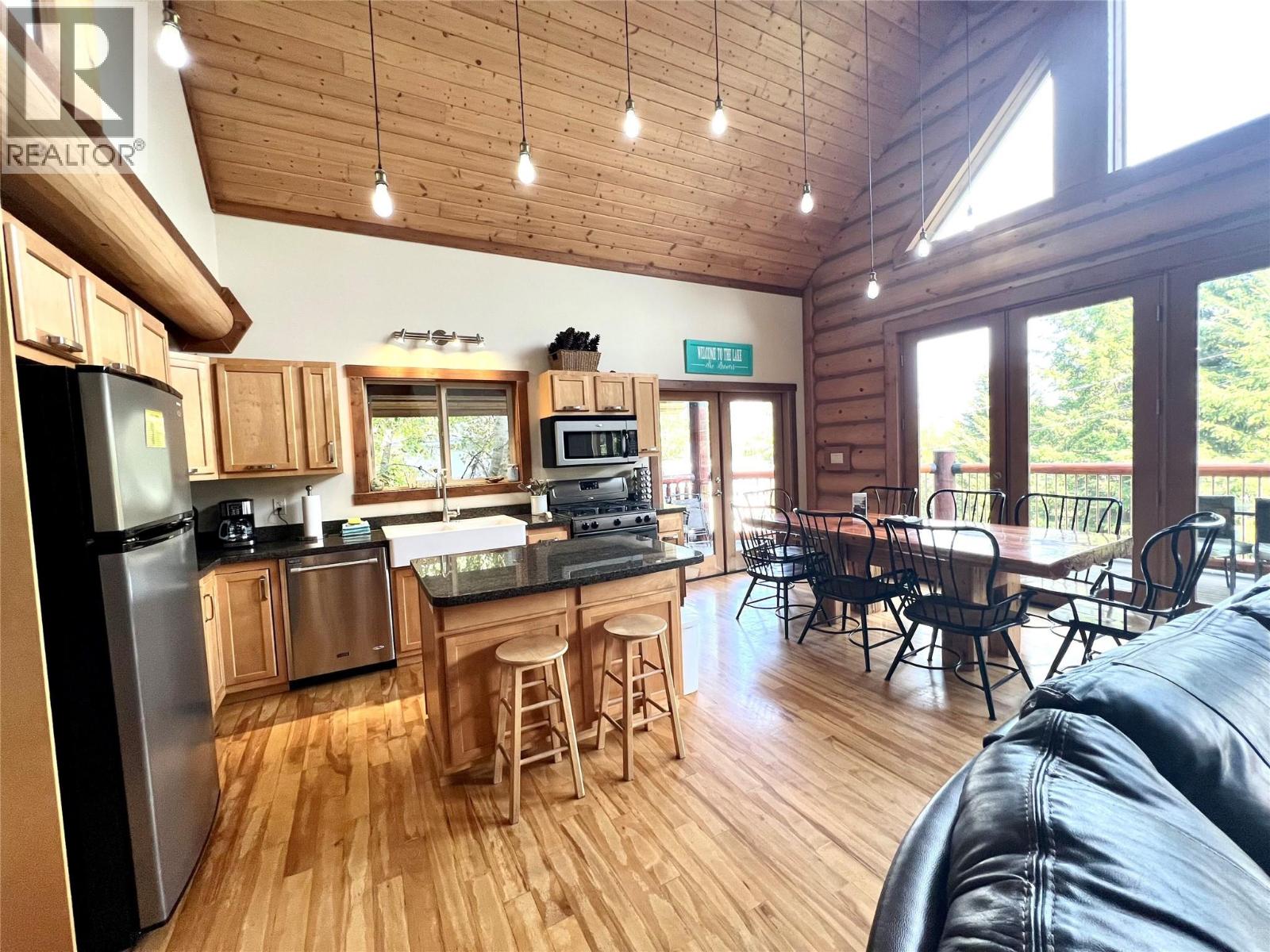 147 WEST LAKE Drive, Christina Lake