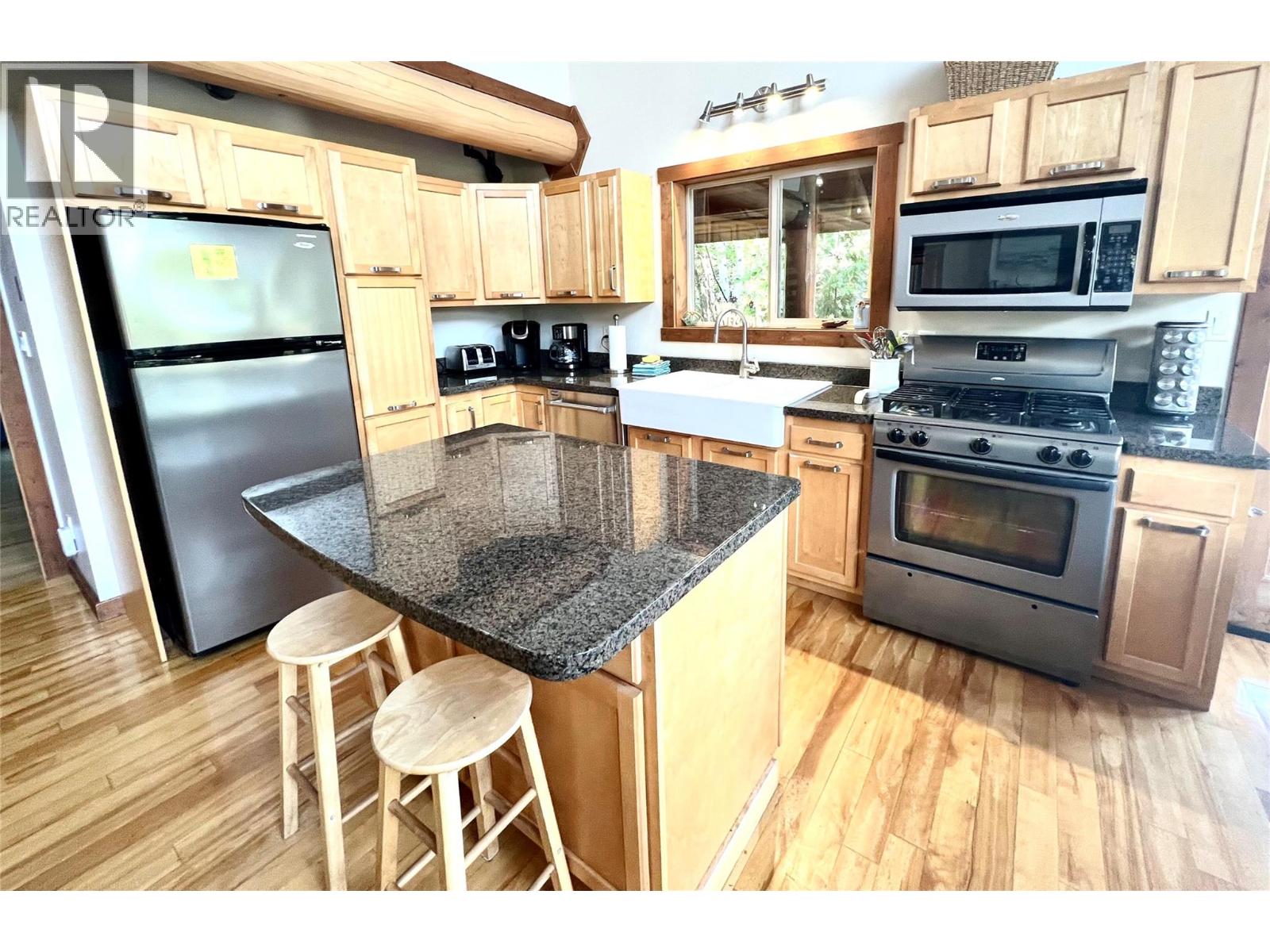 147 WEST LAKE Drive, Christina Lake