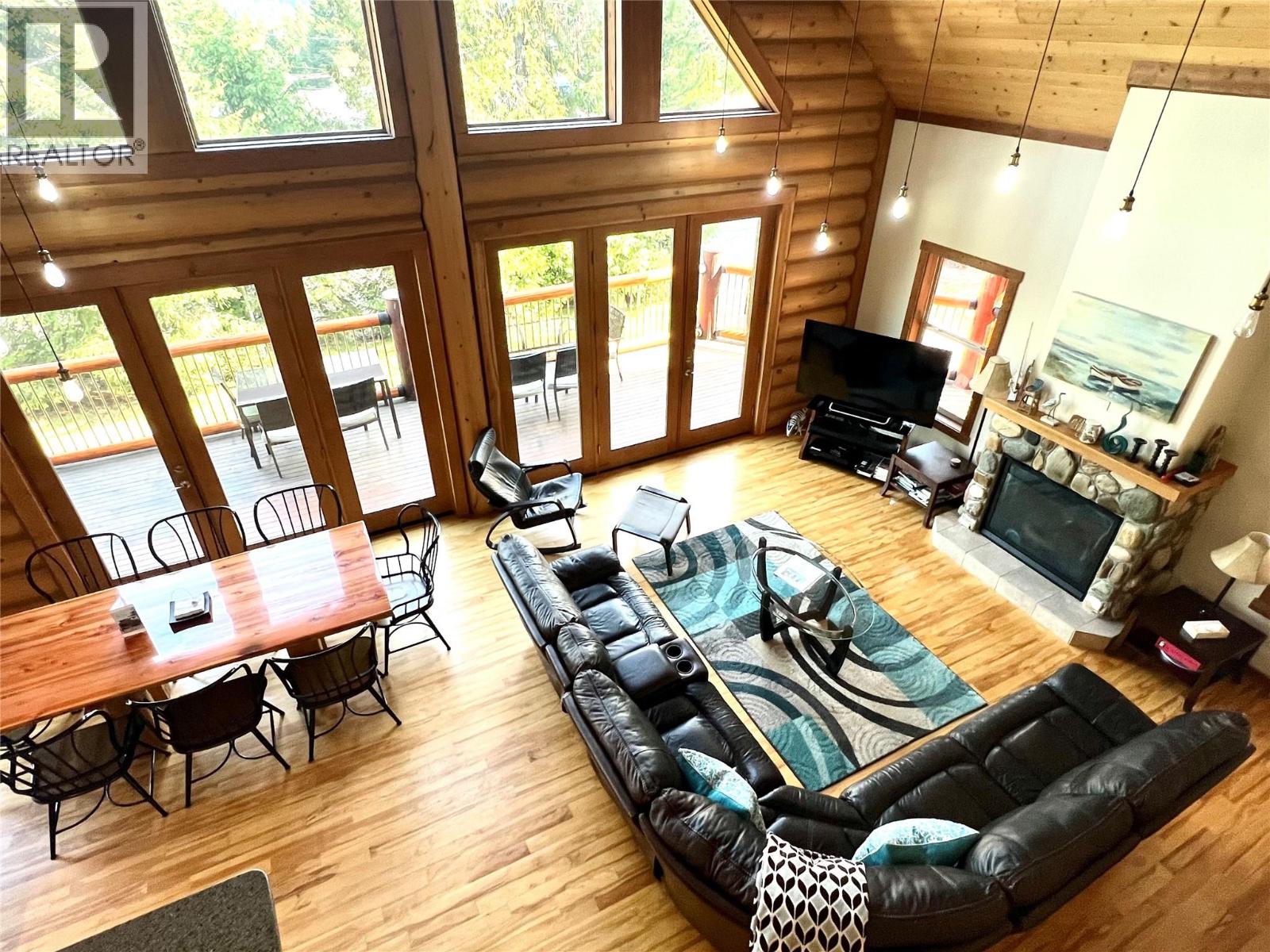 147 WEST LAKE Drive, Christina Lake