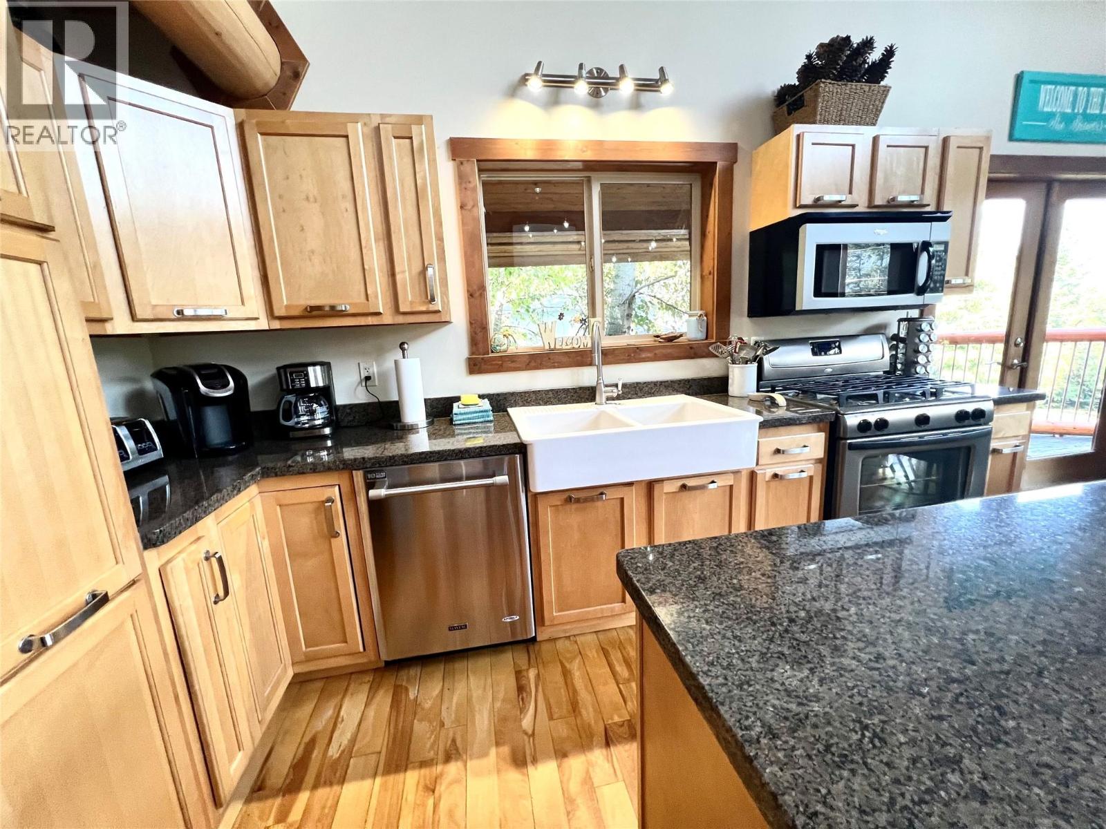 147 WEST LAKE Drive, Christina Lake