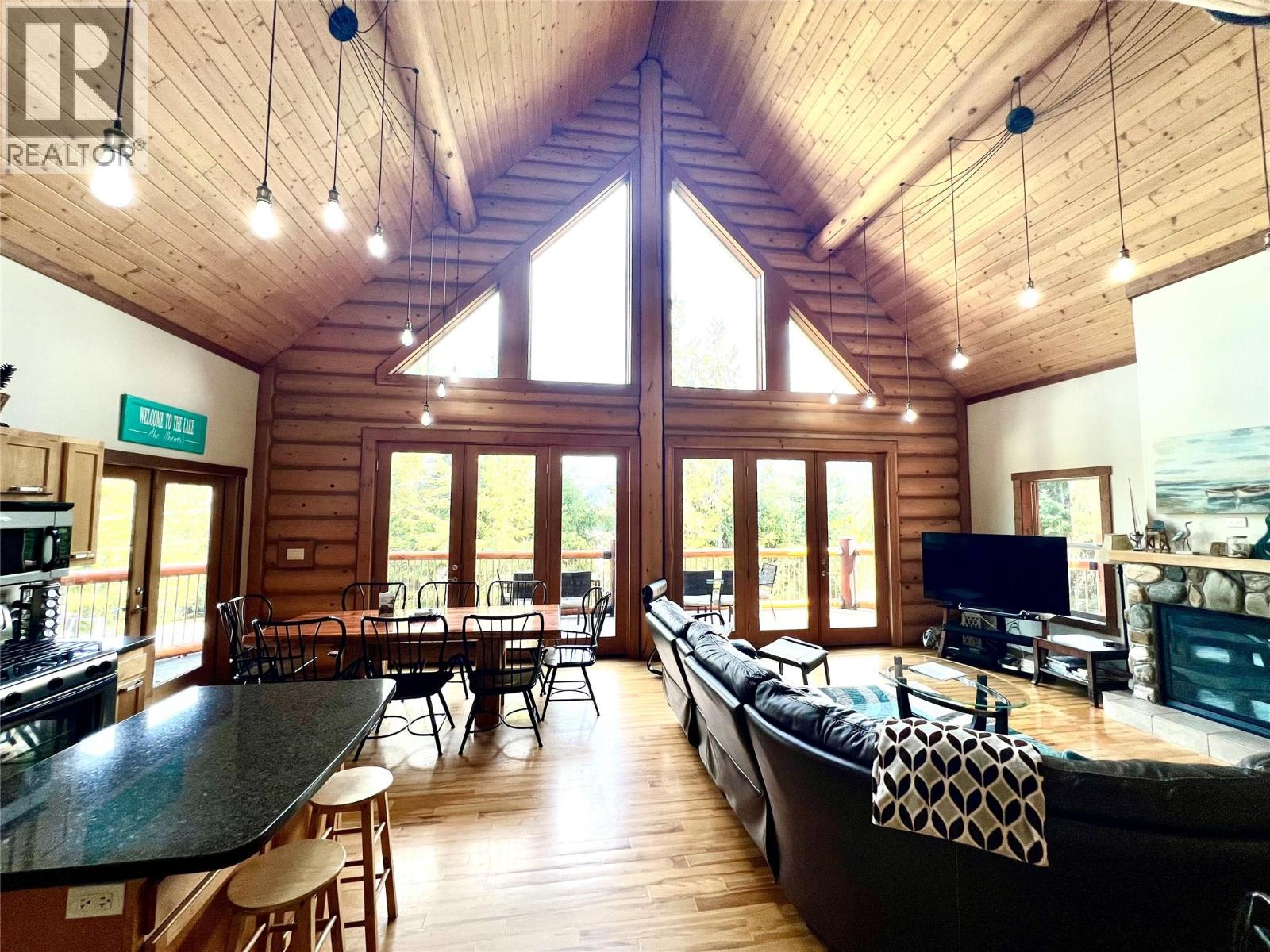 147 WEST LAKE Drive, Christina Lake