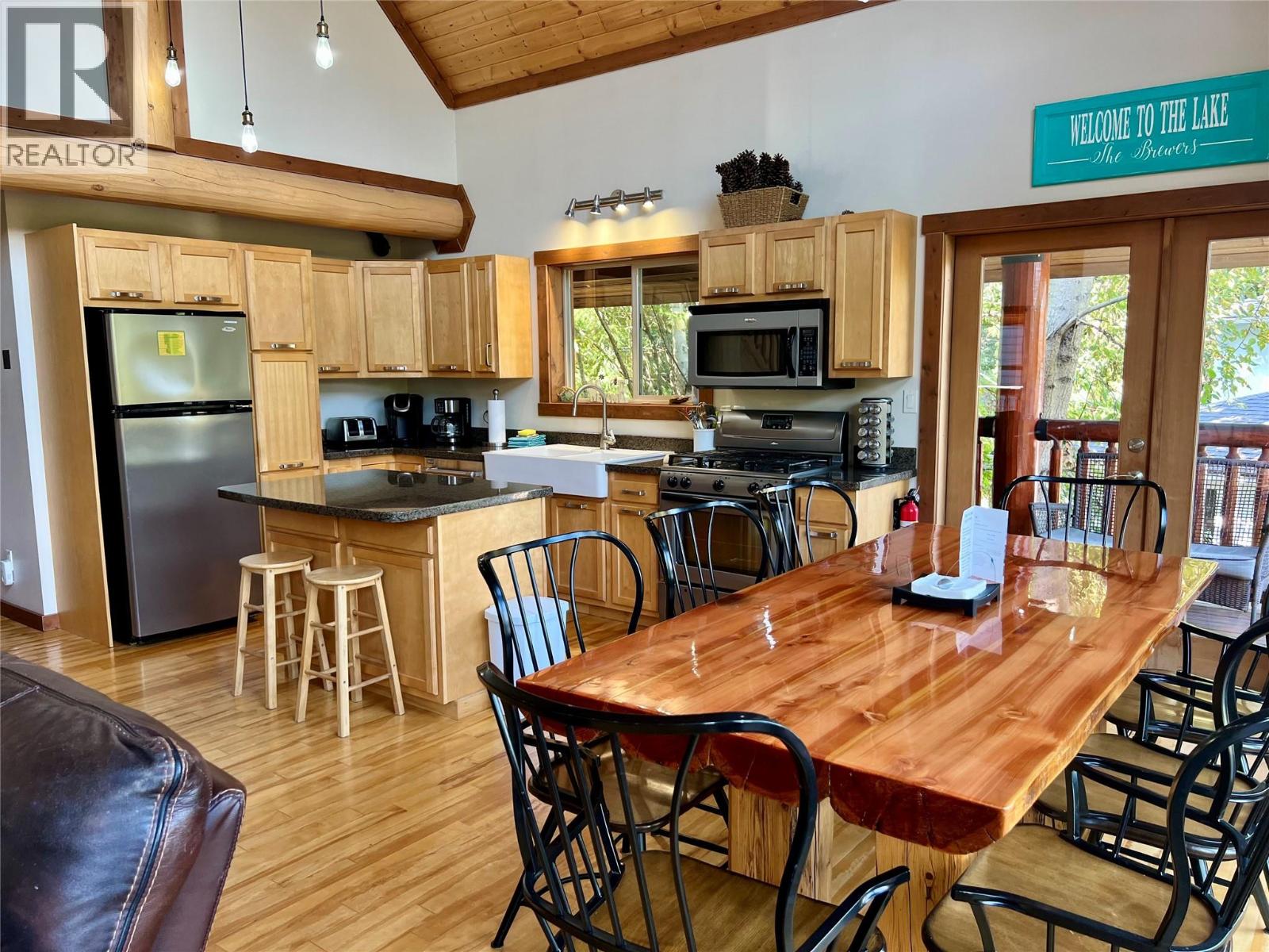 147 WEST LAKE Drive, Christina Lake