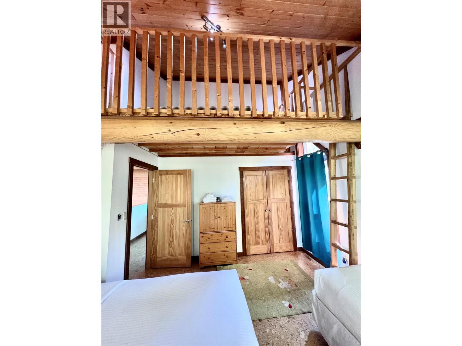 147 WEST LAKE Drive, Christina Lake