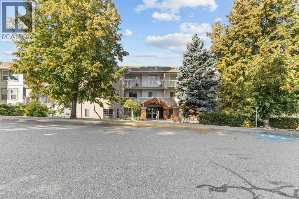 104 251 6 Street Southeast, Salmon Arm