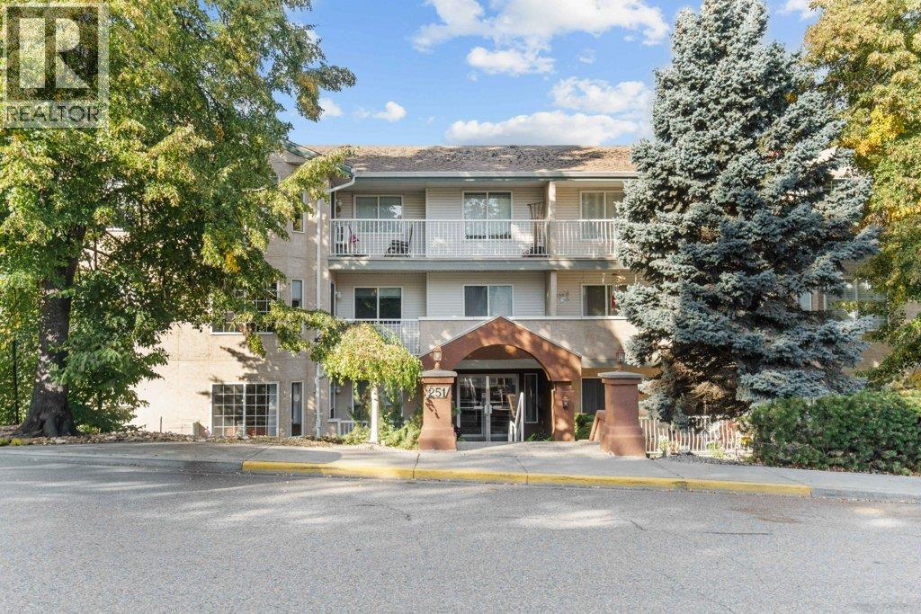104 251 6 Street Southeast, Salmon Arm