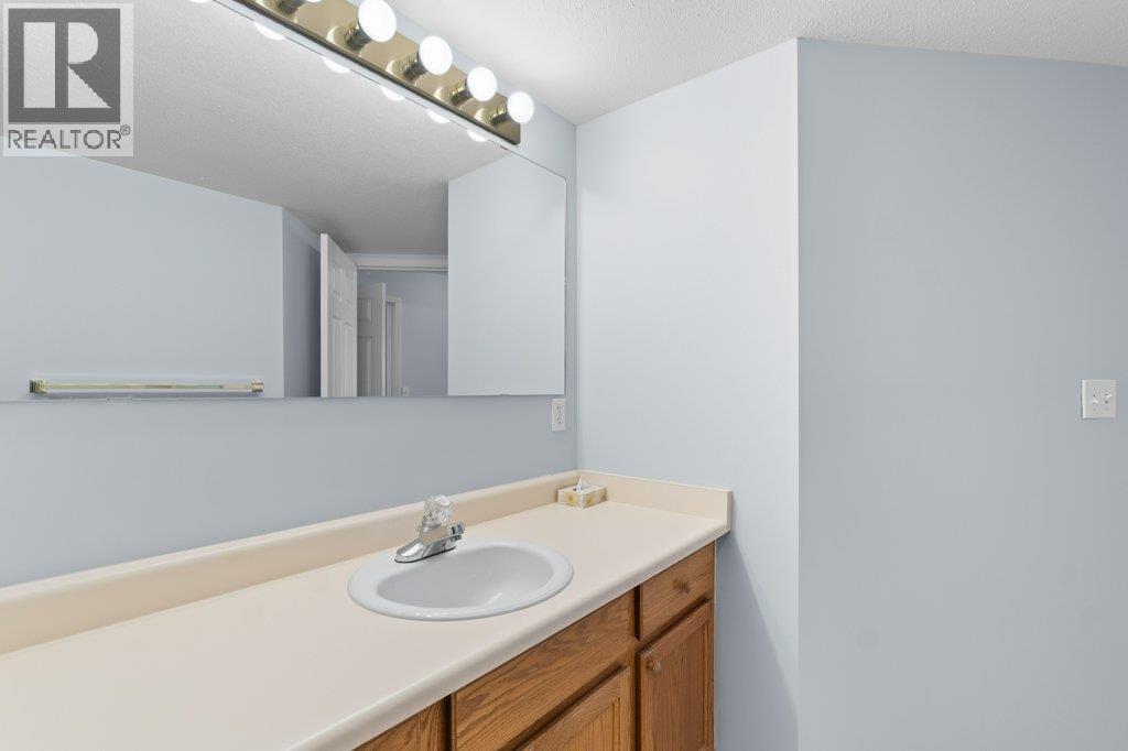 104 251 6 Street Southeast, Salmon Arm