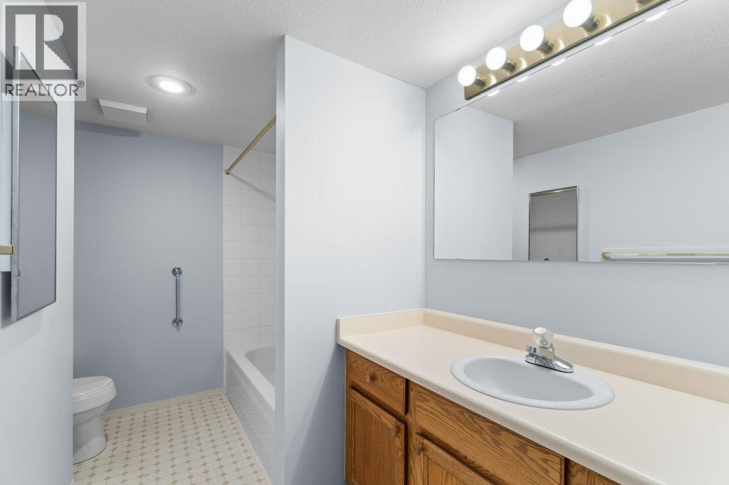 104 251 6 Street Southeast, Salmon Arm