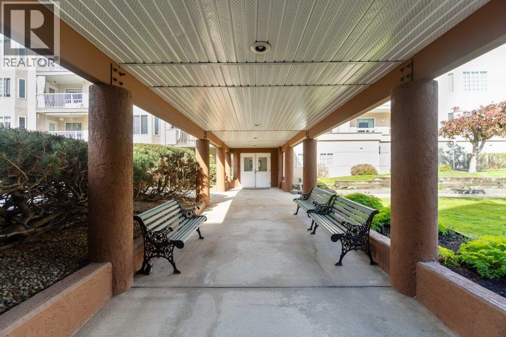 104 251 6 Street Southeast, Salmon Arm